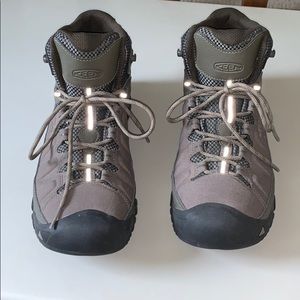Keen Men’s waterproof hiking boot size 11